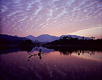 模拟经营游戏《铁匠传奇》Steam发售 不止打铁剑指天下